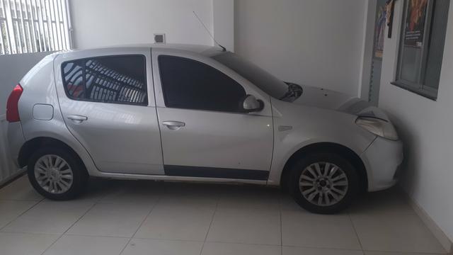 Vendo ou troco sandero por carro 2013 em diante - Foto 3