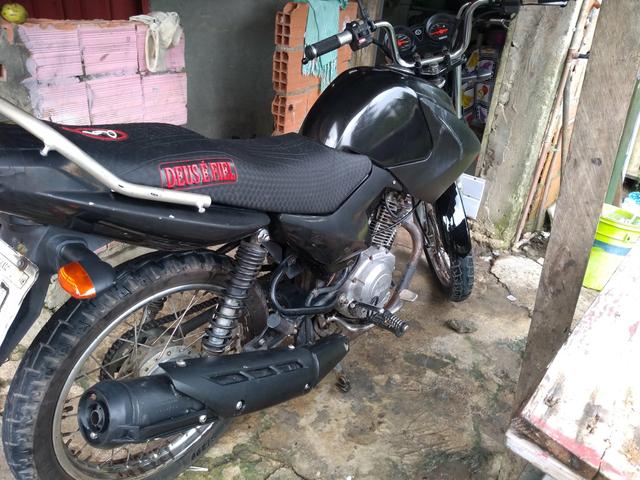 Vendo está moto 125ano2012 ela está entias tem os todos documentos - Foto 3