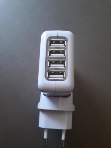 Carregador com 4 USB e adaptador para outros países - Foto 3