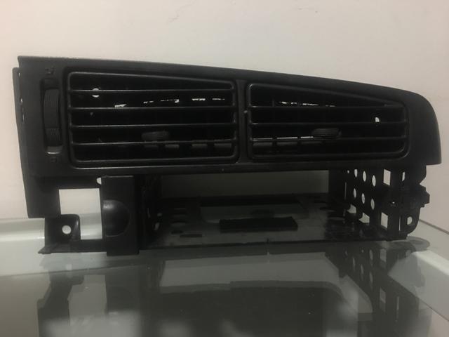 Moldura central com difusor volkswagen golf 94 (original)