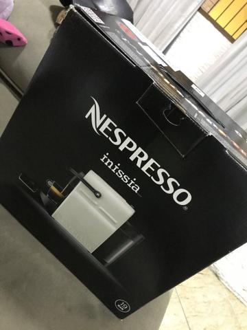 Vendo cafeteira nespresso inissia! - Foto 2