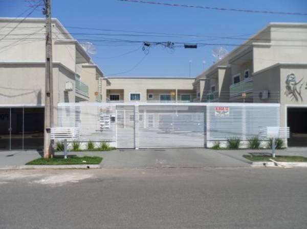 Sobrado condomínio ao lado do forum de caldas novas