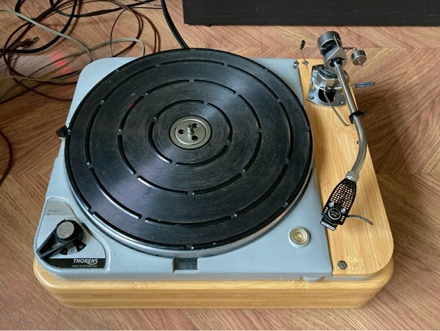 C. O. M. P. R. O. Thorens 124