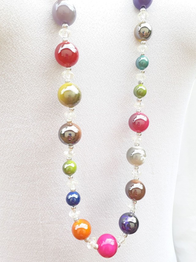 Colar comprido parece de vidro as bolinhas pelo brilho que elas tem - Foto 2