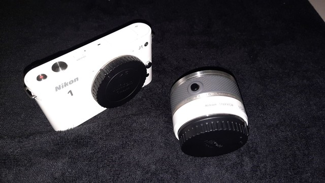 Camera nikon 1 j1 branca, carregador de bateria, case. - Foto 4
