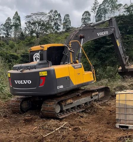 Vendo escavadeira volvo EC 140 DL 2022