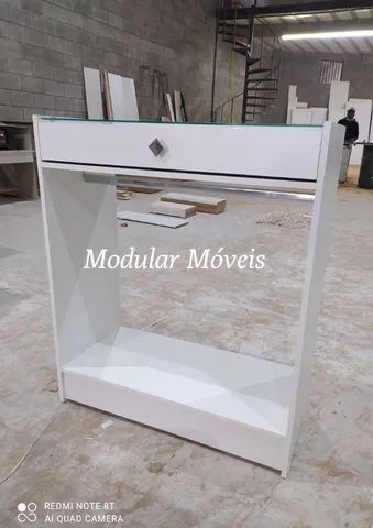 Balcão Cabideiro Vidro Superior e Gaveta