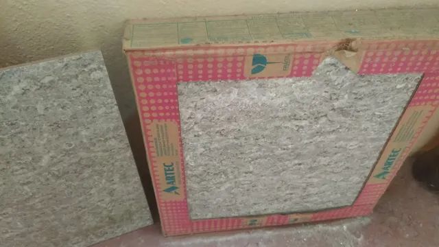 Piso 45cm x 45cm em porcelanato, caixa fechada, em bom estado. - Foto 3