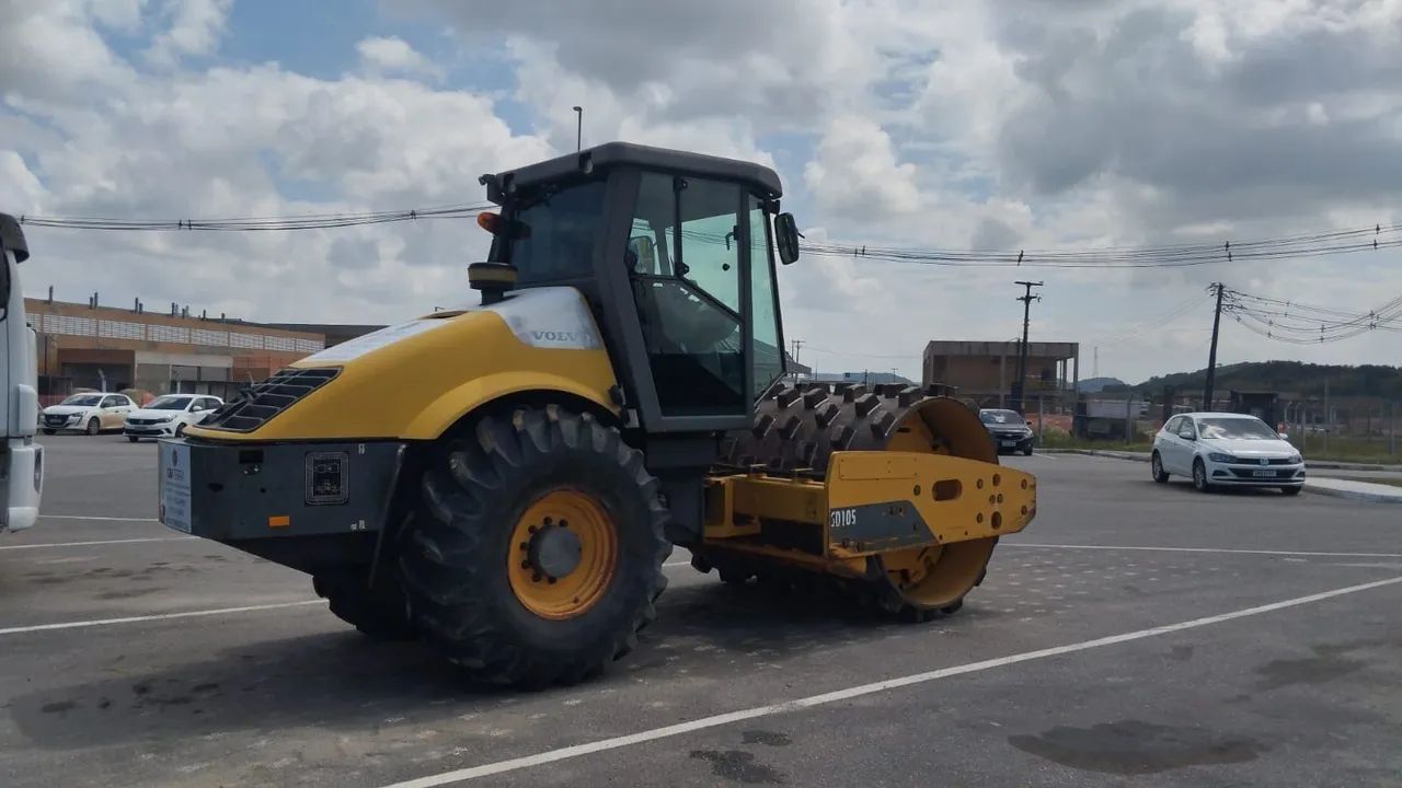 ROLO COMPACTADOR TRAÇADO 2015 SEMI NOVO 1.116 HS TRABALHADAS  - Foto 2