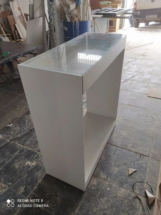 Ilha central com gaveta e vidro - 100x90x38