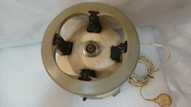 Liquidificador antigo marca arno somente a base dos anos 60 sem funcionar!! - Foto 3