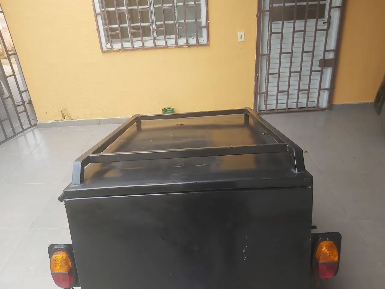 Carretinha baú para CARRO  e MOTO com as MEDIDAS = 120cm x 80cm, SUSPENSÃO REFORÇADA - Foto 5