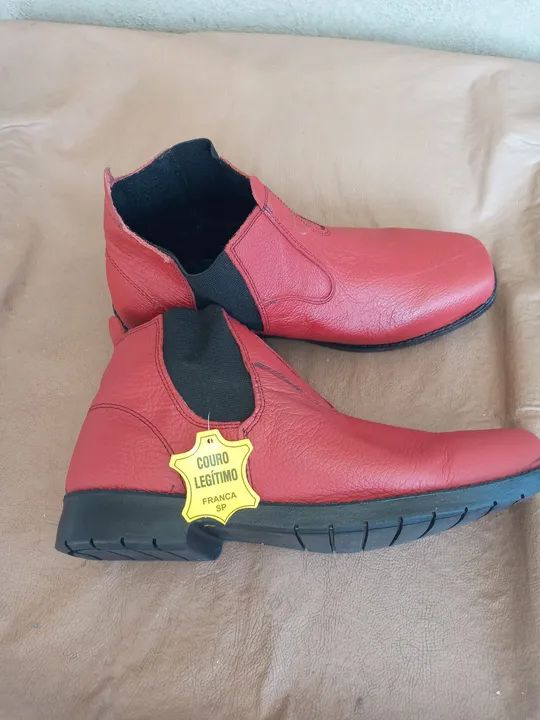Bota botina de couro 42 tenho n.40 também
