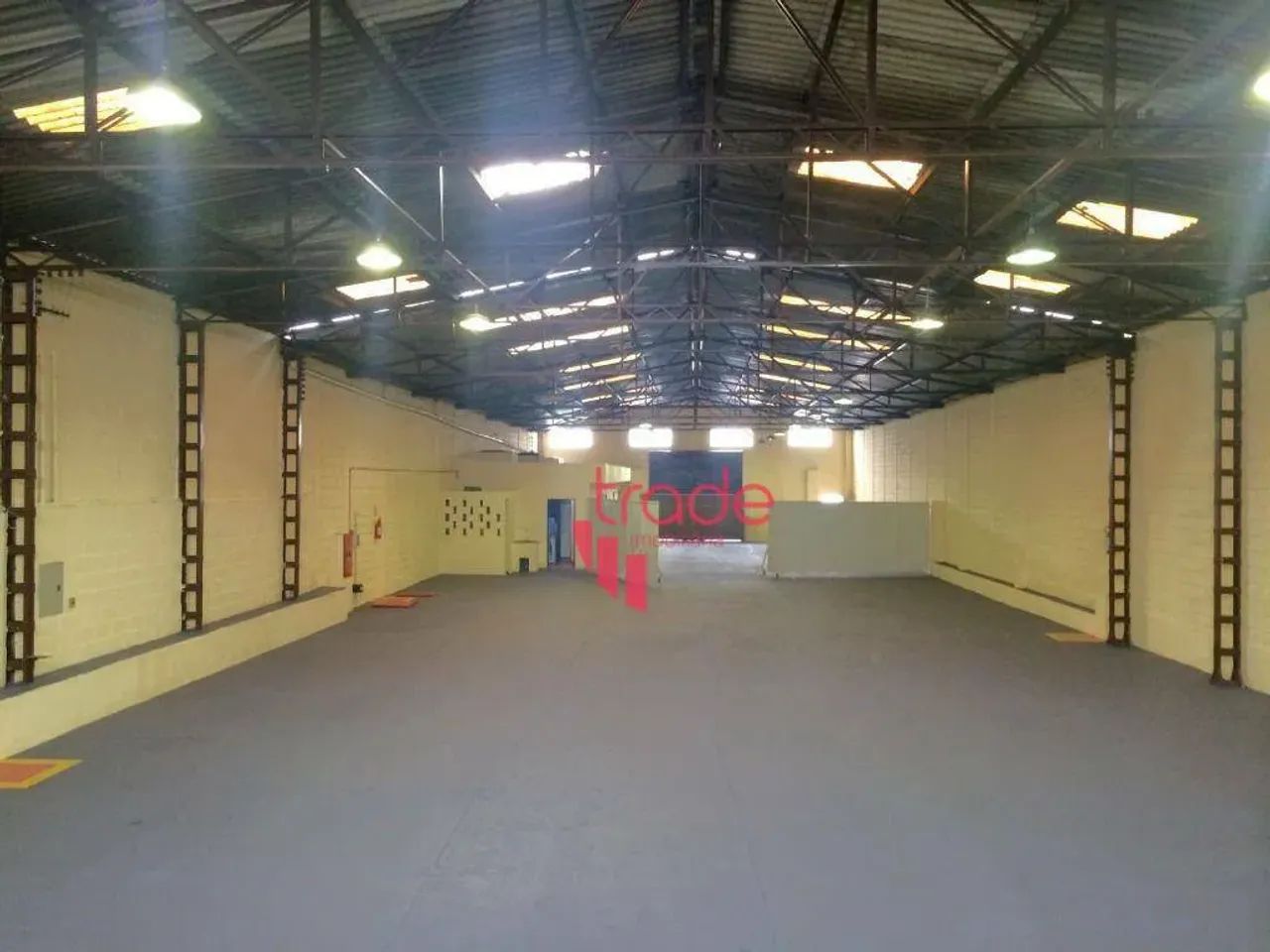 Galpão para Locação de 03 Escritórios no Bairro Ipiranga em Ribeirão Preto com Amplo Espaç - Foto 2