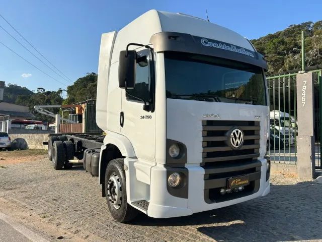 Volkswagen Constellation 24.250 cabinado teto alto  2009 chassis de 9 metros, 530.000km