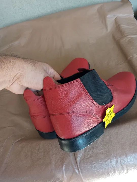 Bota botina de couro 42 tenho n.40 também - Foto 3