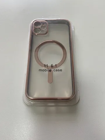 Capinha de celular do iPhone 11 cor dourado com indução R$35,00