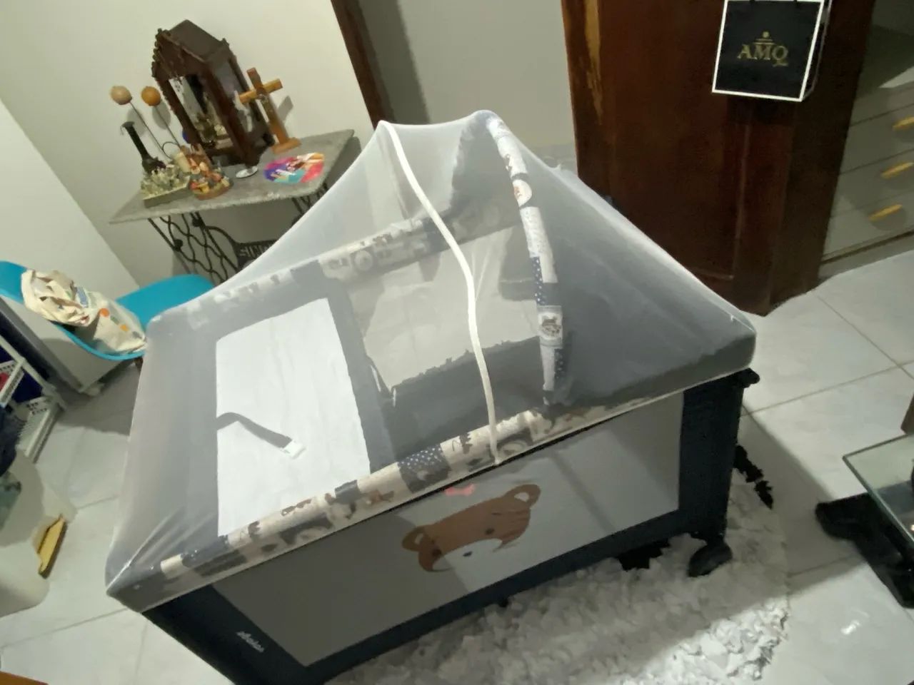 Berço portátil com mosquiteiro