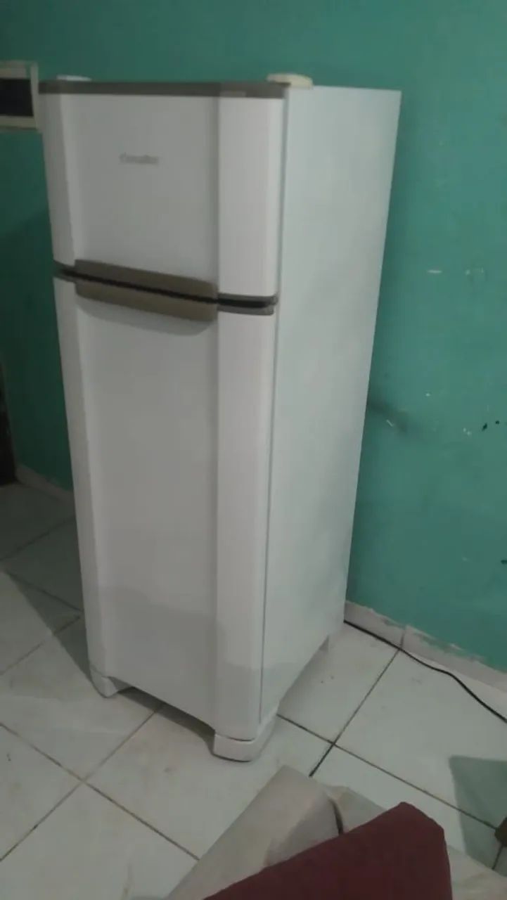 Vende-se geladeira Esmaltec duplex bem conservada - Foto 2