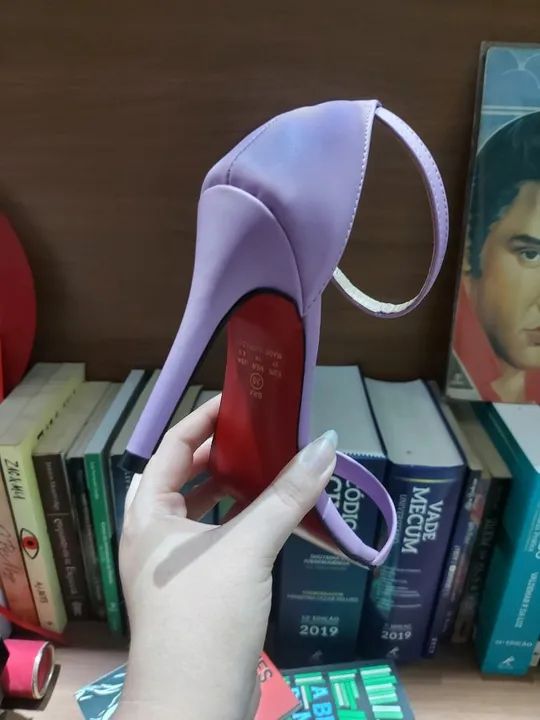 Sandália clássica (tira) lilás com solado vermelho - Foto 5