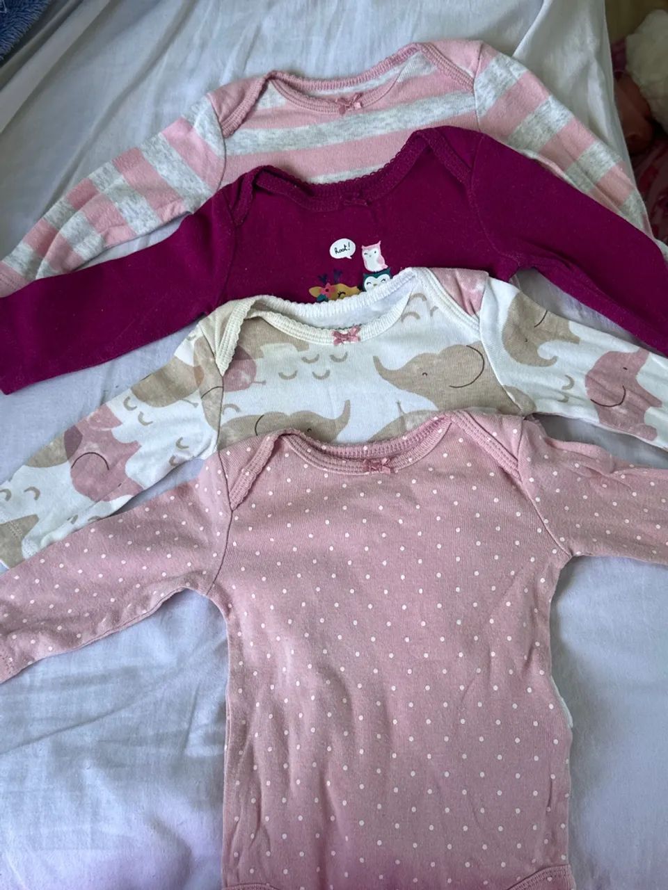 Kit de roupinhas carters, 4 bodys 0 a 3 meses, e 1 calça 0 a 3 meses. 50,00 o kit completo