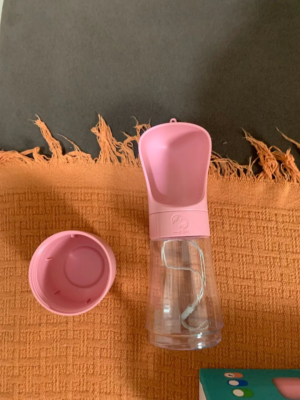 Garrafa d água 2 em 1 portátil para gatos e cães multifuncional  - Foto 3