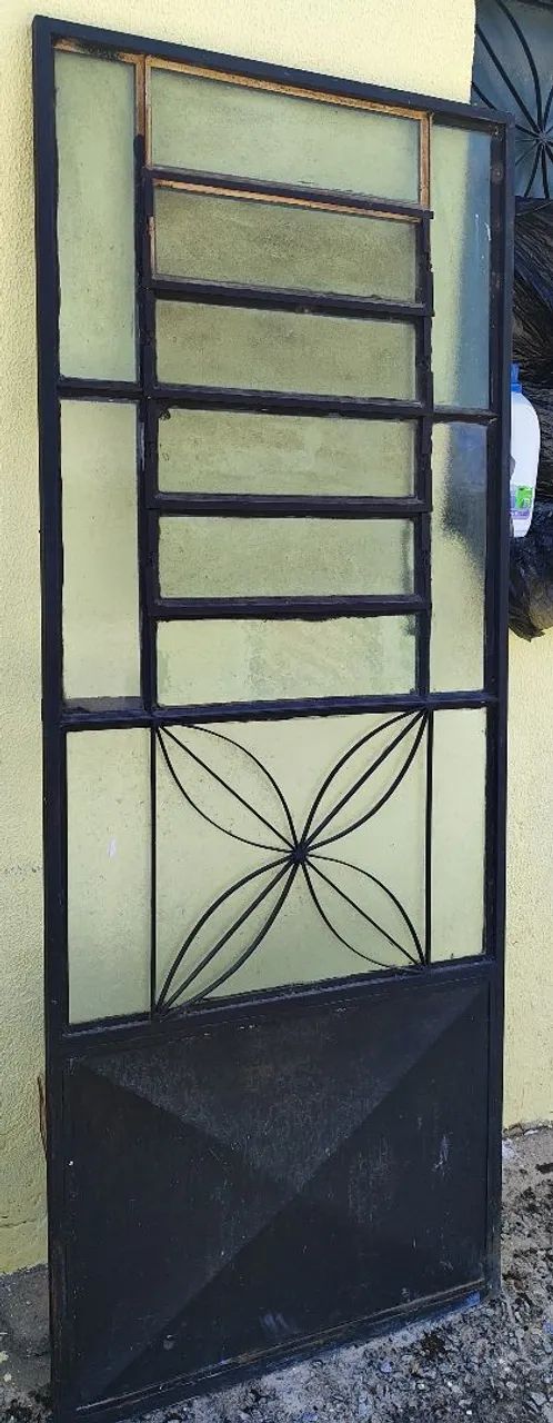 Porta de Ferro com Vidro - Estilo Moderno