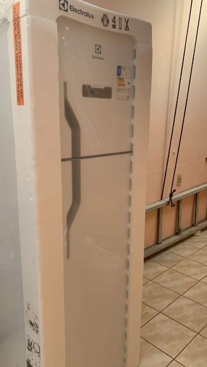 Geladeira Electrolux 371 litros