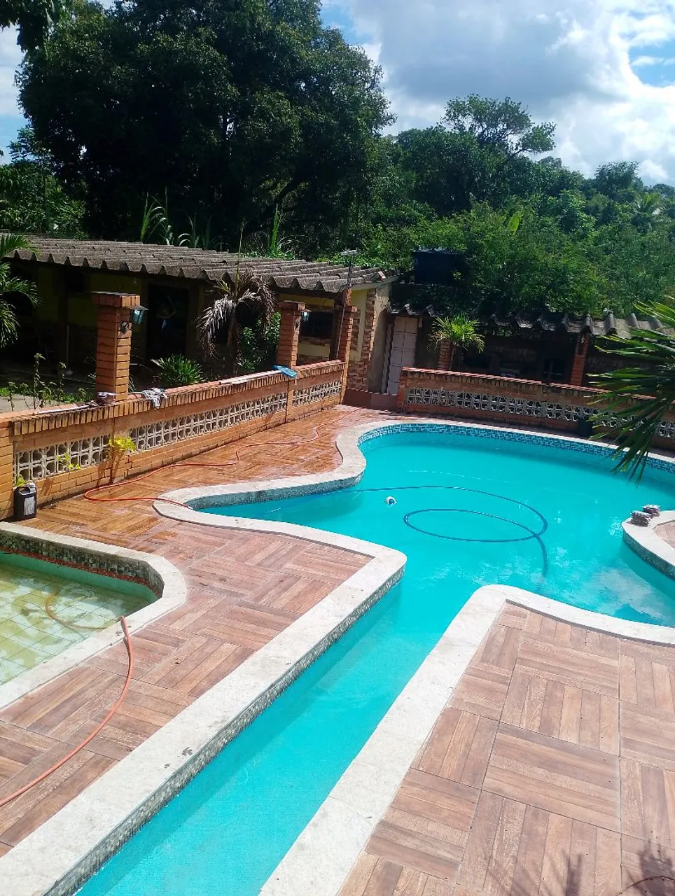Ótima oportunidade sítio localizado em Tinguá Barão de guandu 2 piscinas ótimas lago