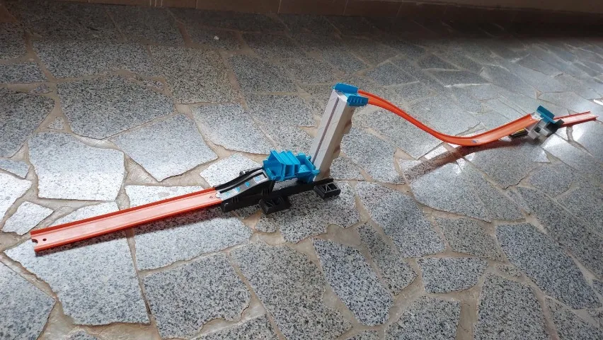 Pista HotWheels elevador