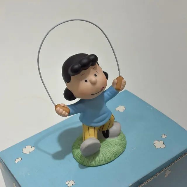 Estatueta Lucy - Peanuts Importado