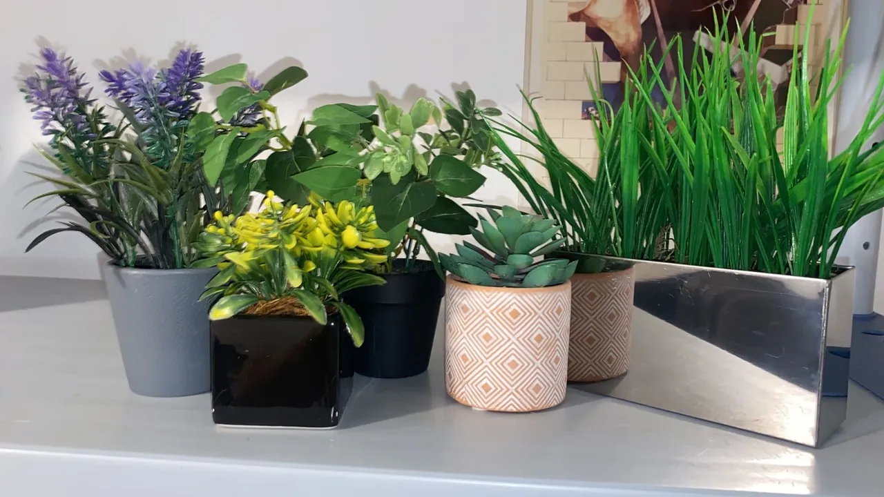 Vasos com plantas artificiais (conjunto)