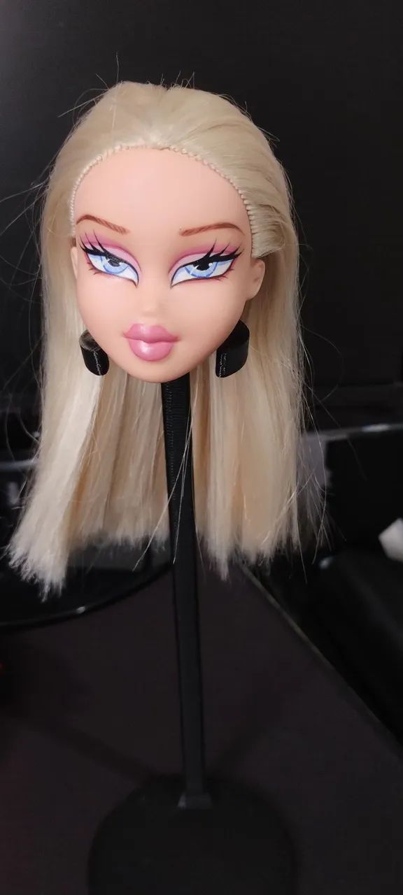 Cabeça Bratz com repaint 