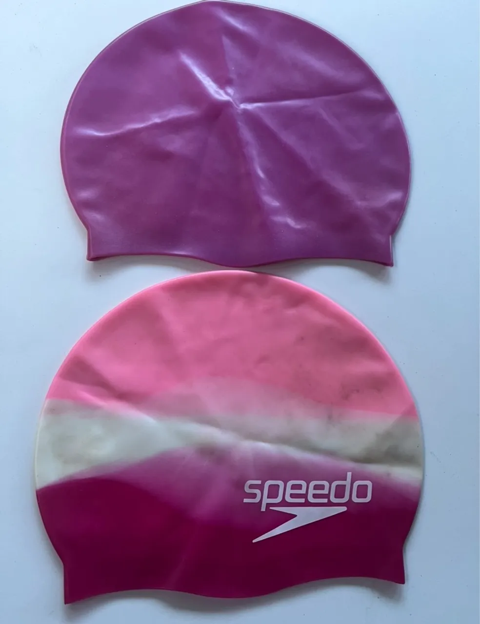 2 toucas de natação - Speedo e lisa