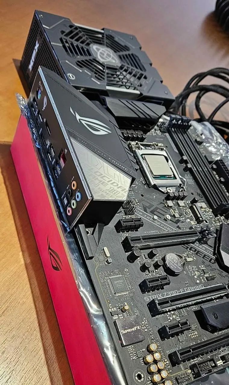 Kit ROG STRIX Z390-F GAMING + i7 9700k + Fonte XFX 750W - Peças de