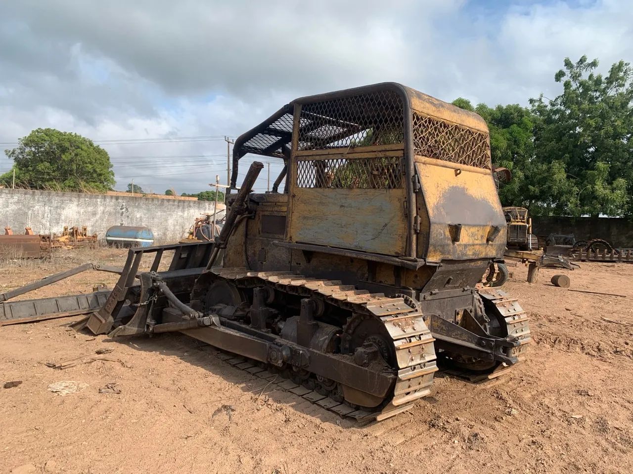 Trator de Esteira  Komatsu D50 - Usado - Foto 6