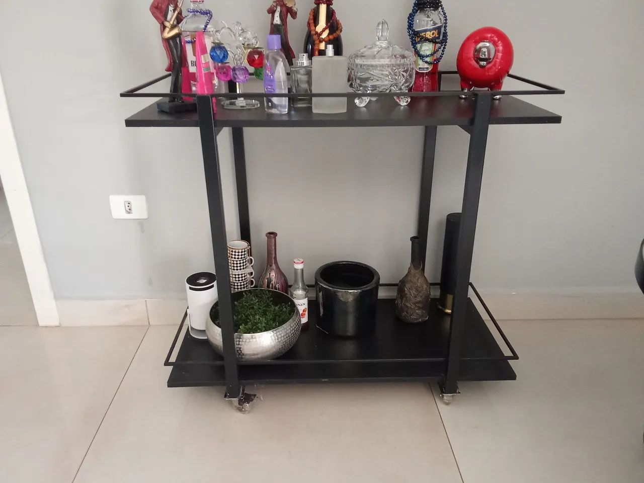 Carrinho de Bar em Metal Preto