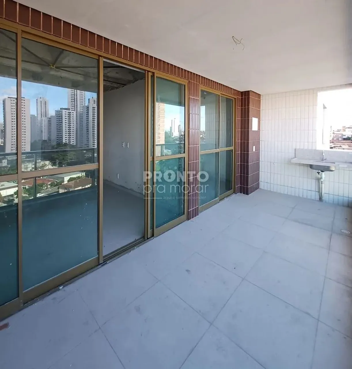 Apartamento à Venda Edf.Aurora Casa Forte com 4 quartos Sendo 3 Suítes em Poço - Recife -