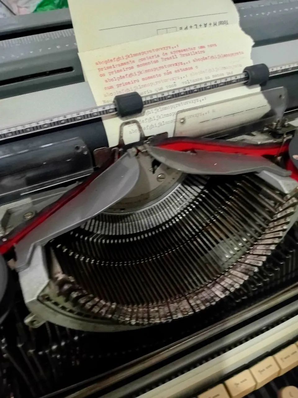 Olivetti Typewriter64397051822721122