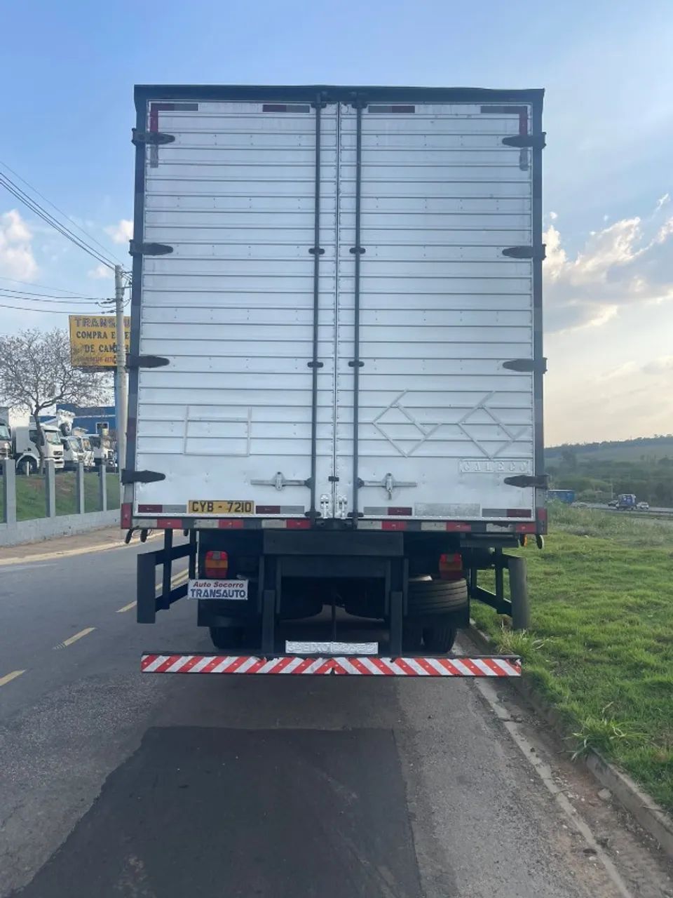 VW -17.210 WORKER TRUCK 6X2 BAÚ -ANO 2001 - Foto 10