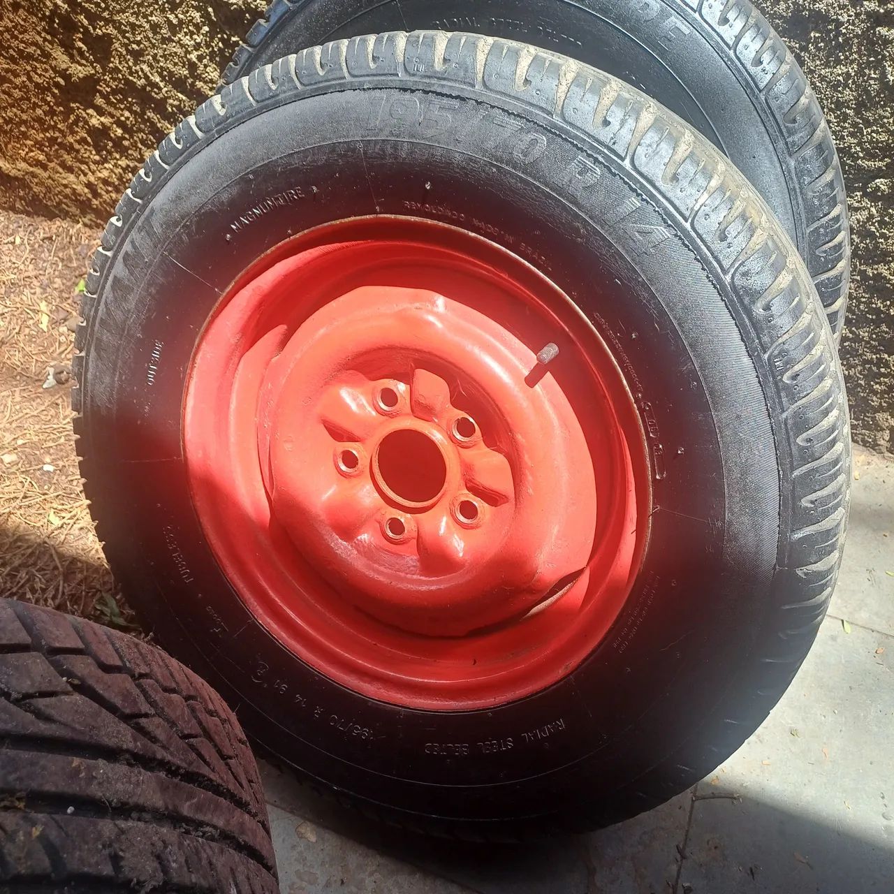 Jogo rodas opala com pneus 195/70/14 - Foto 2