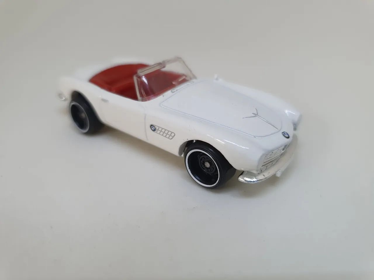 Hot Wheels BMW 507 conversível  branca