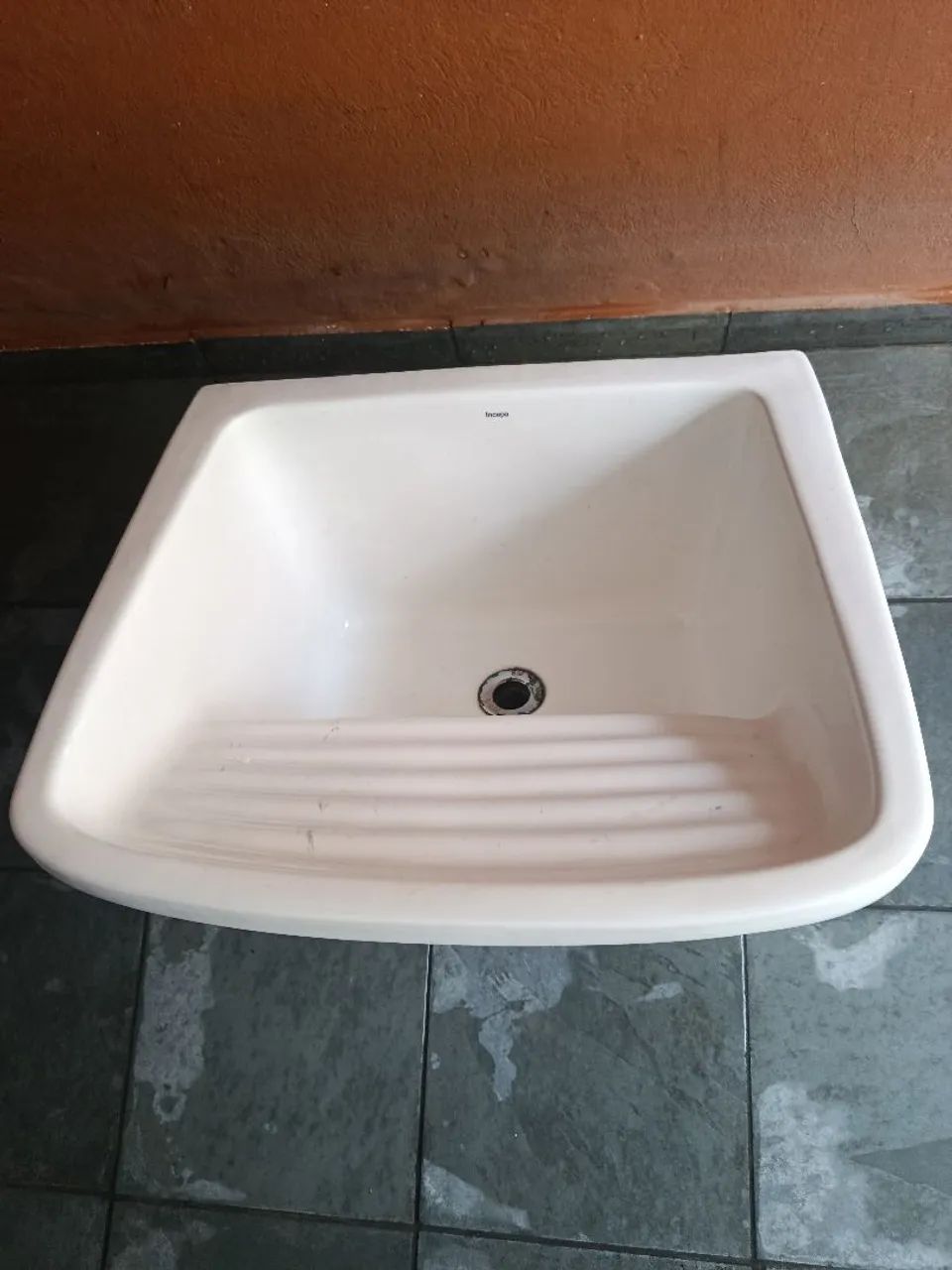 Tanque de louça incepa 26 litros praticamente novo