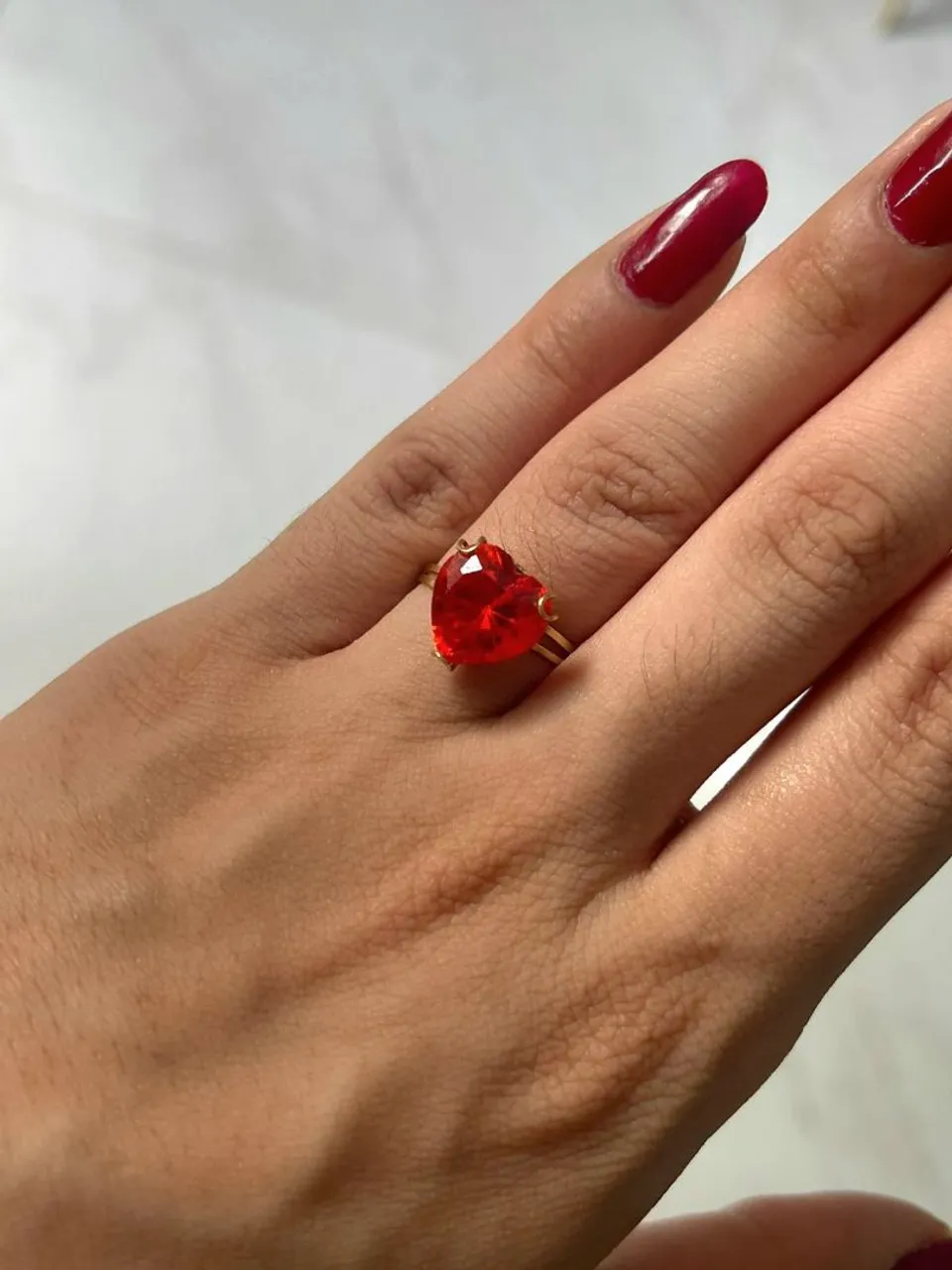 Anel coração vermelho em ouro 18k