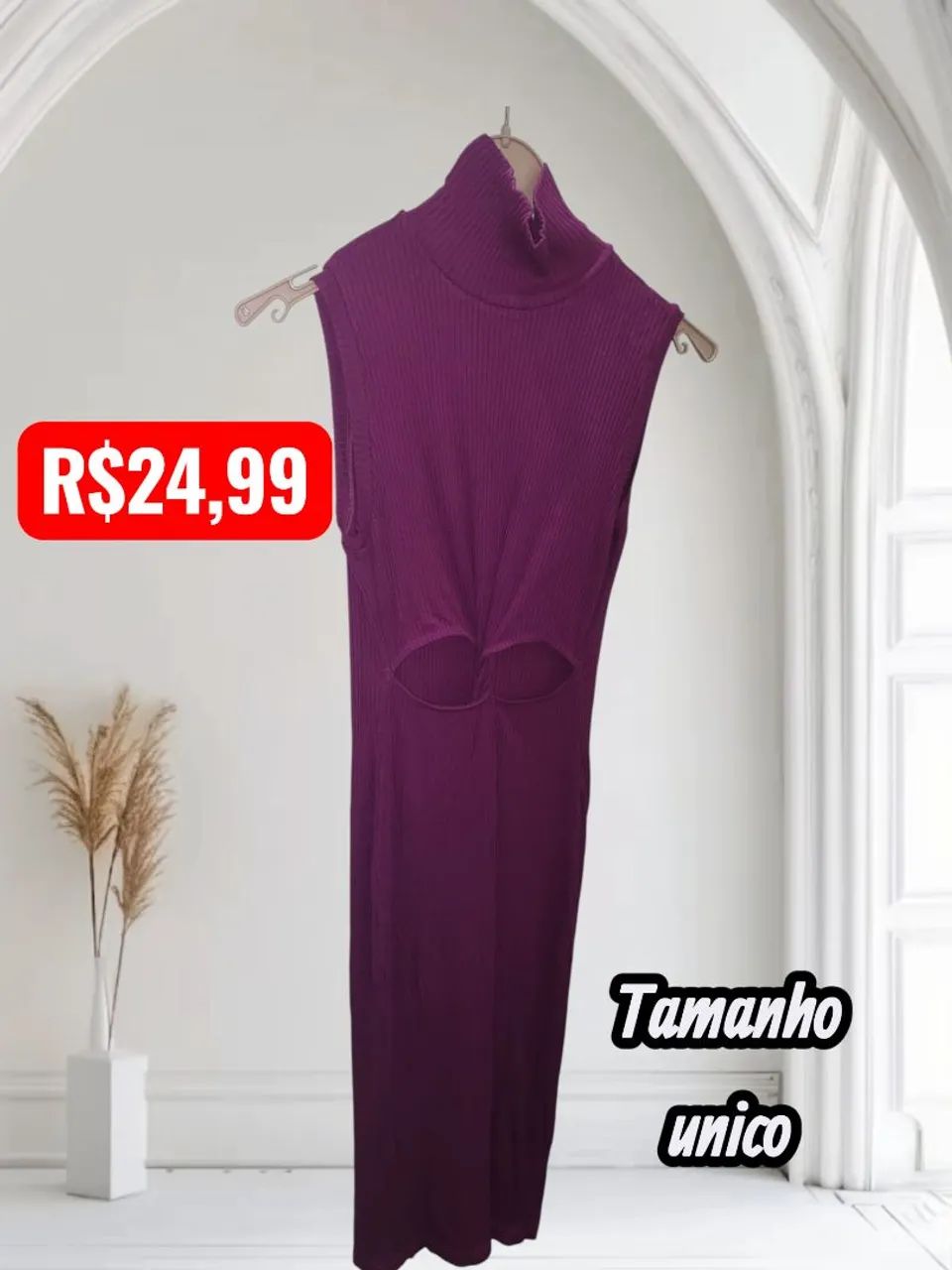 Vestido midi de tricot com gola alta