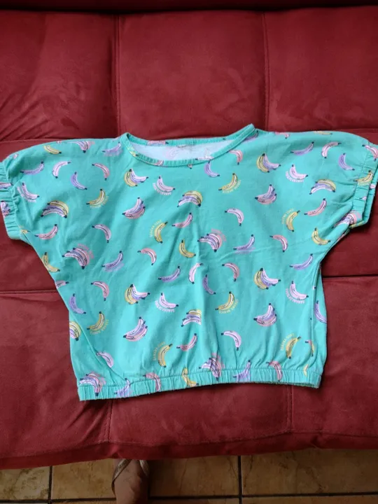 Blusinha Infantil Verde com estampas de Bananinhas