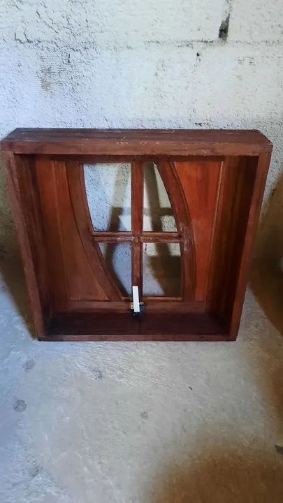 Janela de madeira em ótimo estado  60x60 - Foto 5