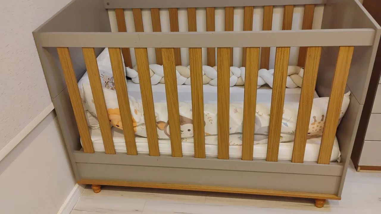 Vendo Berço que vira mini cama + colchão 