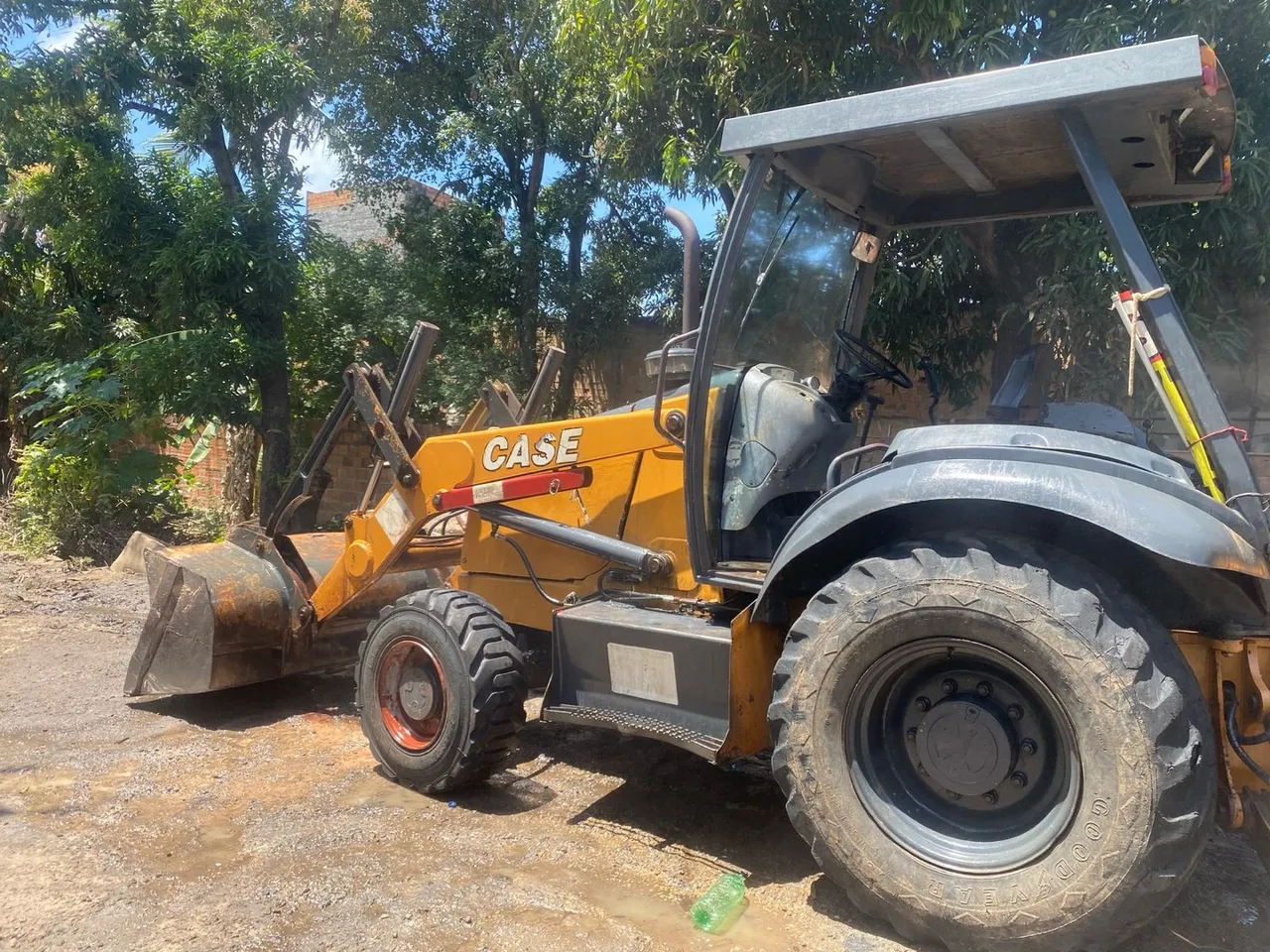 Retroescavadeira Case 580 N