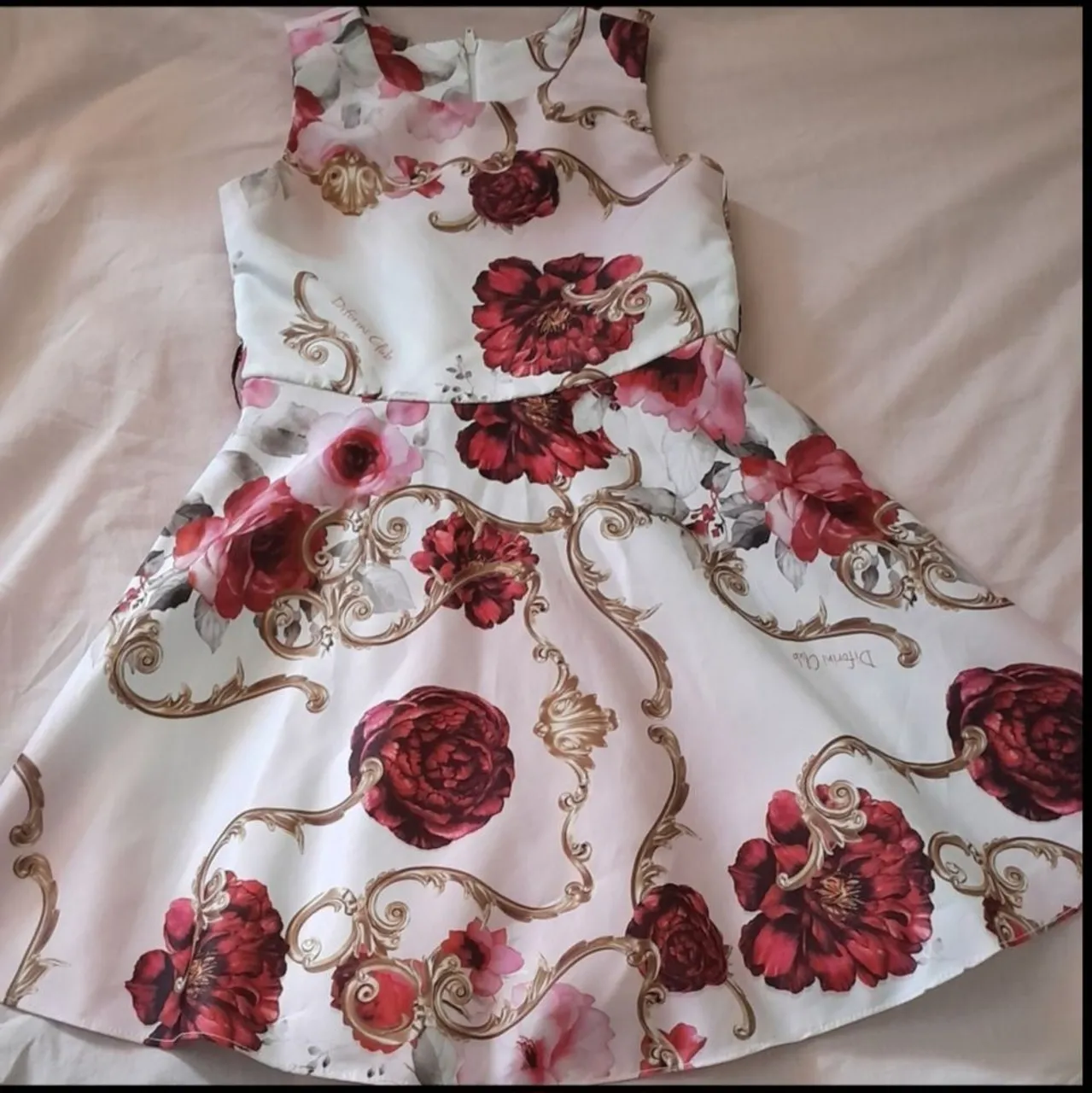 Vestido Infantil Floral usado apenas uma vez.